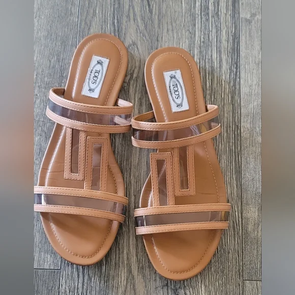 【関税&送料込み】Tod'S Sandal With Two Leather Straps Tod's | Shoes | Tods Sandals | Poshmark